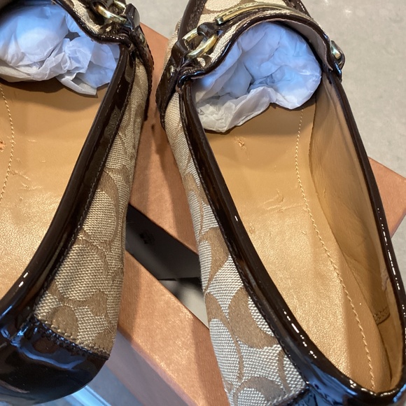 Women’s Coach Felisha Signature Khaki Monogram Loafers Size 8 M - Picture 4 of 7